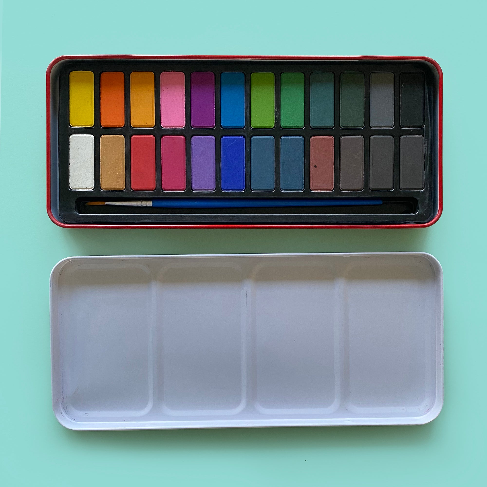 BASICS - 24 Colour Watercolour Paint Set in Metal Case