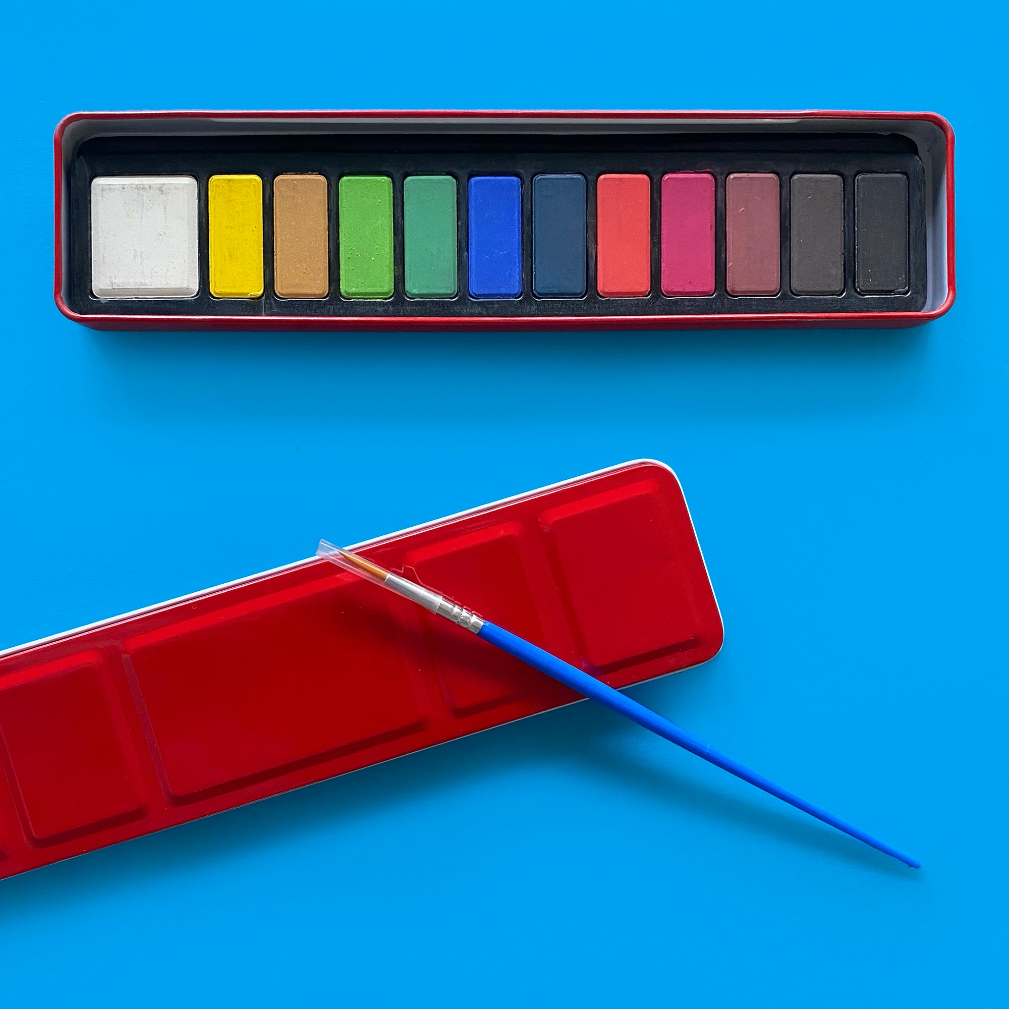 BASICS - 12 Colour Watercolour Paint Set in Metal Case